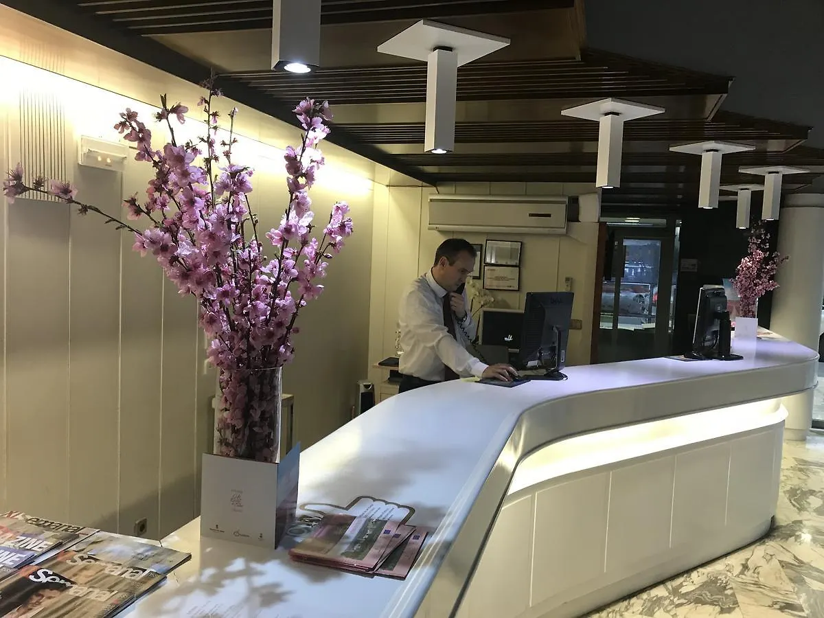 Hotel Condes De Urgel 레이다 4*,